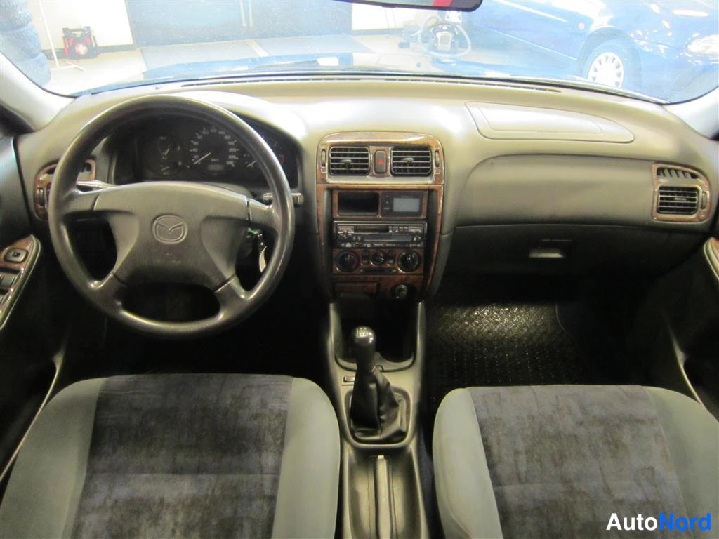 Sininen Mazda 626 1998, ohjaamo, kuva 6