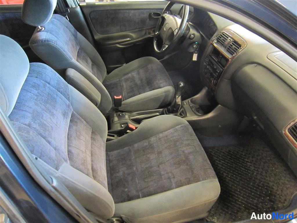 Sininen Mazda 626 1998, etuistuimet, kuva 8