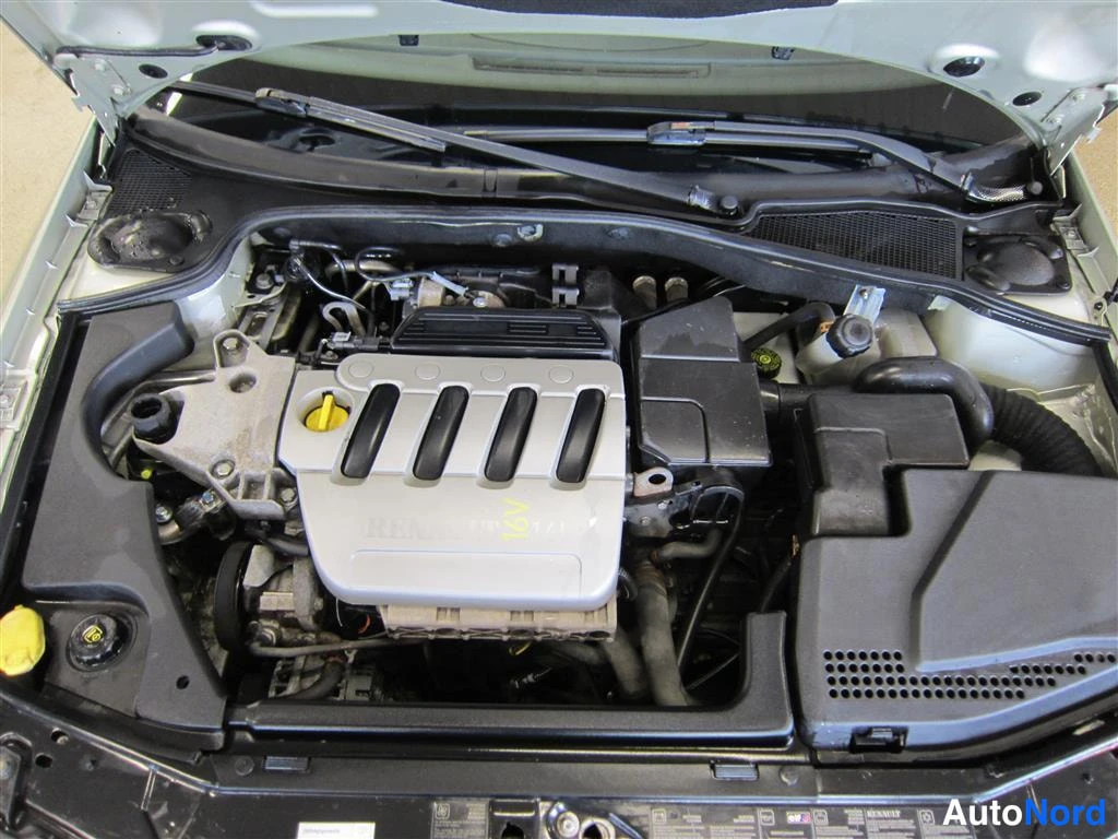 Beige Renault Laguna 2005, moottoritila, kuva 12
