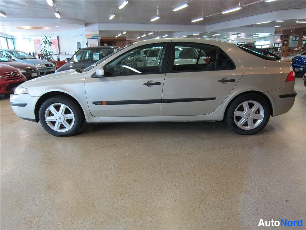Beige Renault Laguna 2005, etuviisto, keula vasemmalle, kuva 2