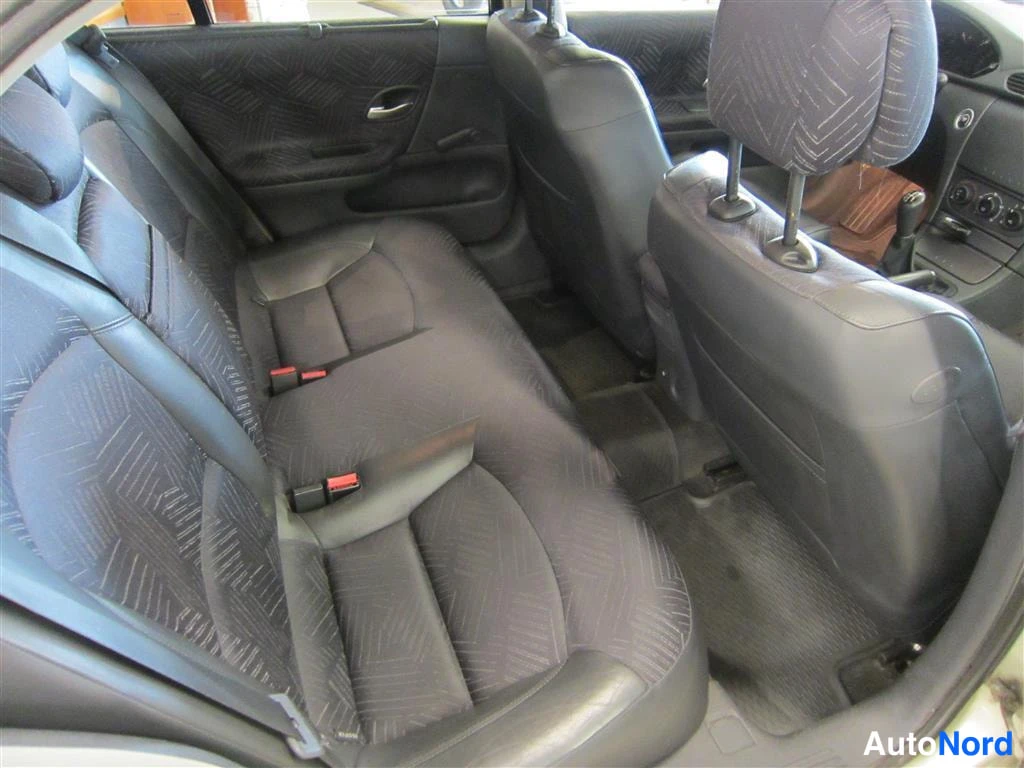 Beige Renault Laguna 2005, takaistuimet, kuva 10