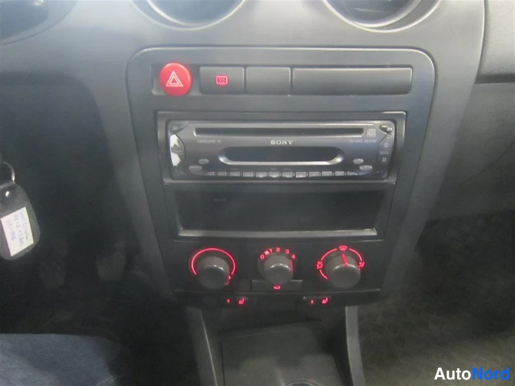 Sininen Seat Ibiza 2003, yksityiskohta, kuva 14