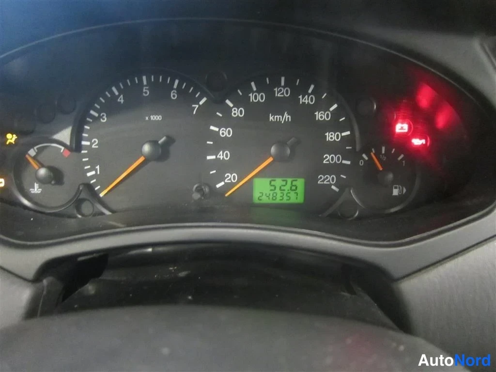 Sininen Ford Focus 2004, yksityiskohta, kuva 16