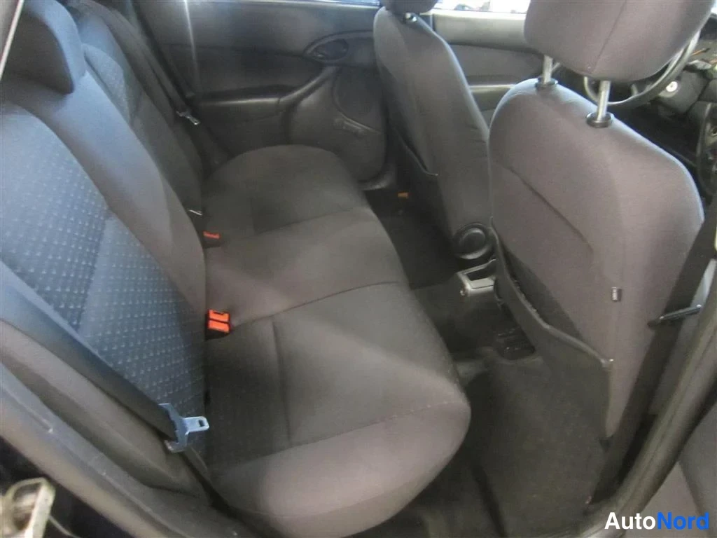 Sininen Ford Focus 2004, takaistuimet, kuva 13