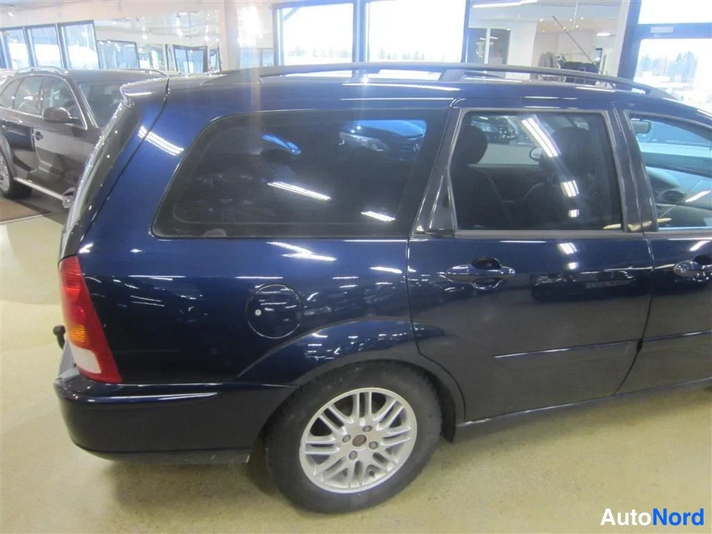Sininen Ford Focus 2004, takaviisto, kuva 7