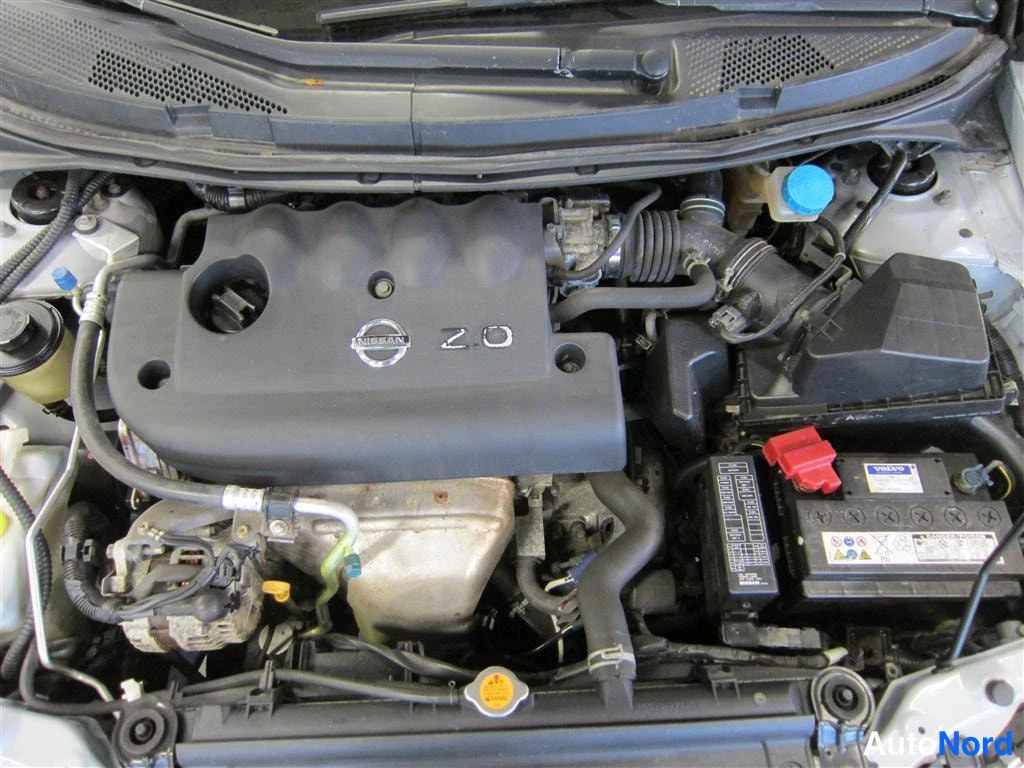 Hopea Nissan Primera 2002, moottoritila, kuva 12