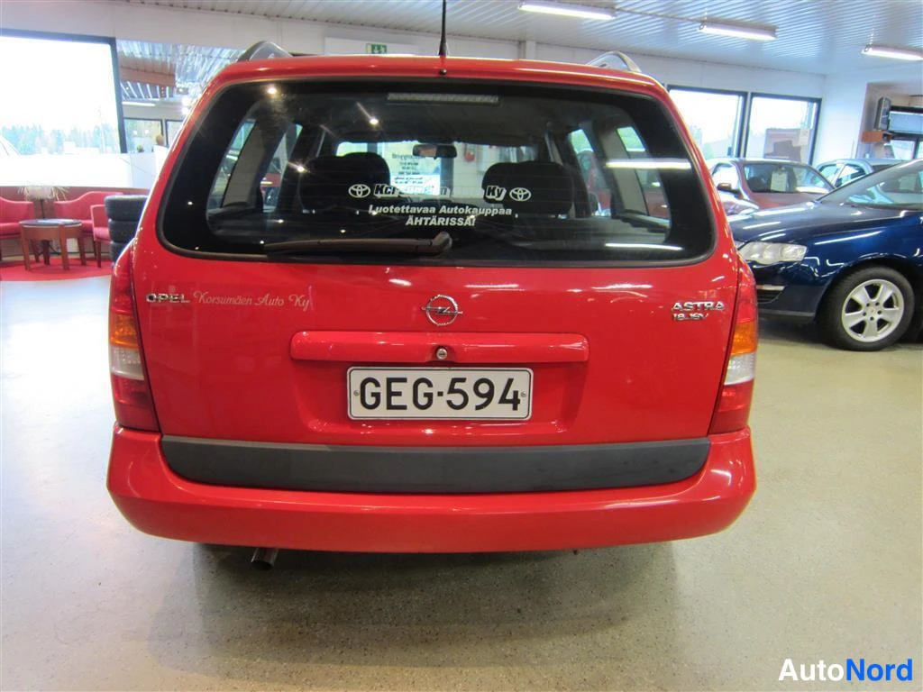 Punainen Opel Astra 2000, takaa, kuva 5