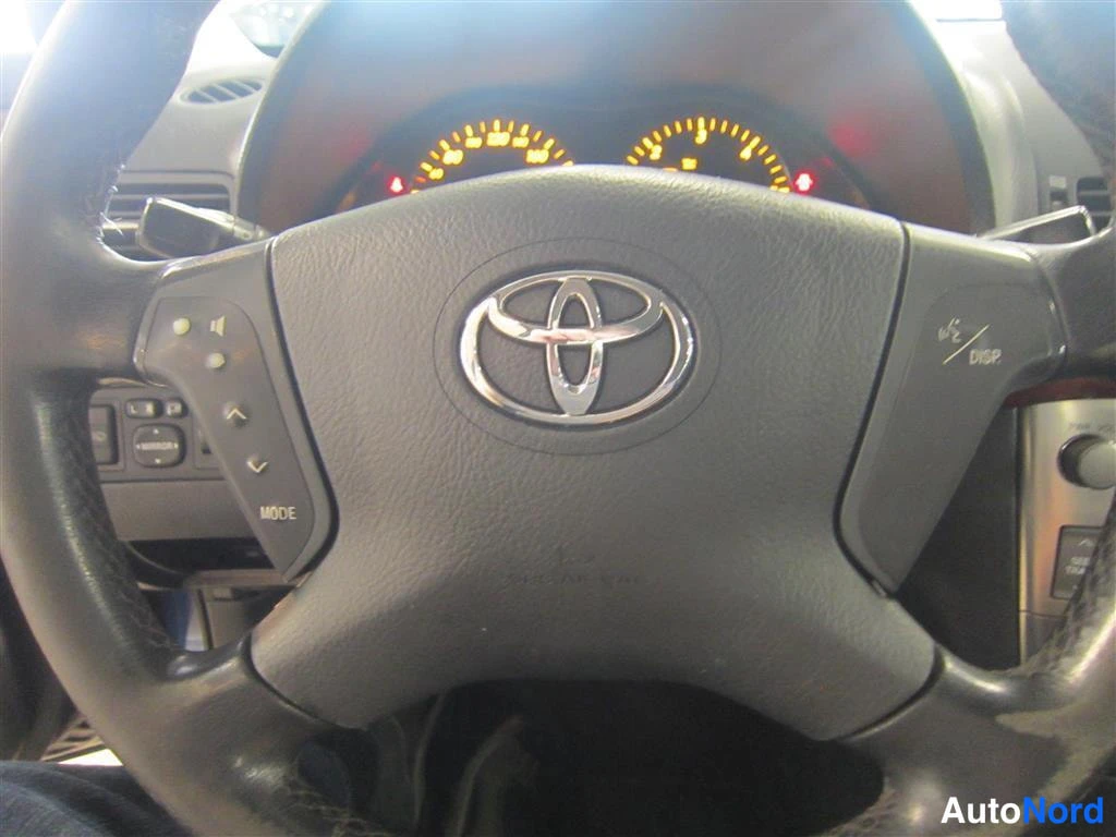 Sininen Toyota Avensis 2005, ohjaamo, kuva 11