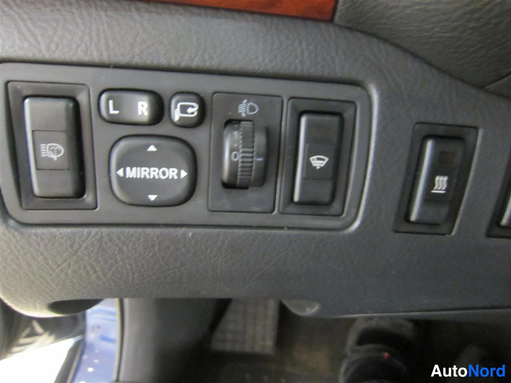 Sininen Toyota Avensis 2005, yksityiskohta, kuva 18