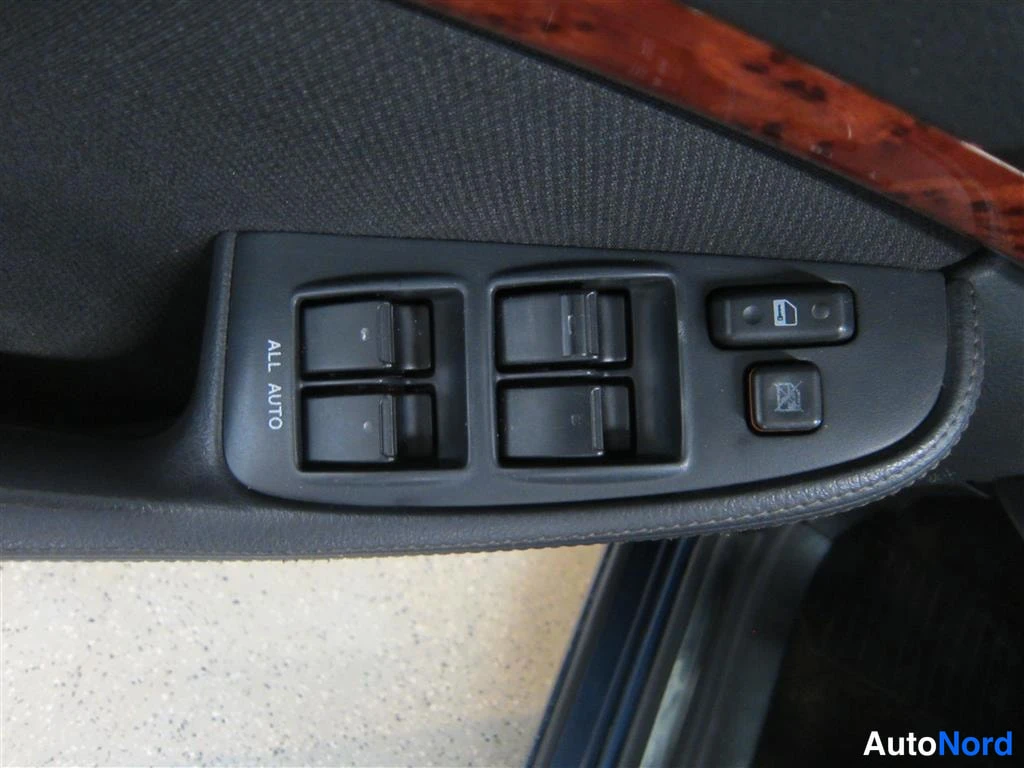 Sininen Toyota Avensis 2005, yksityiskohta, kuva 19