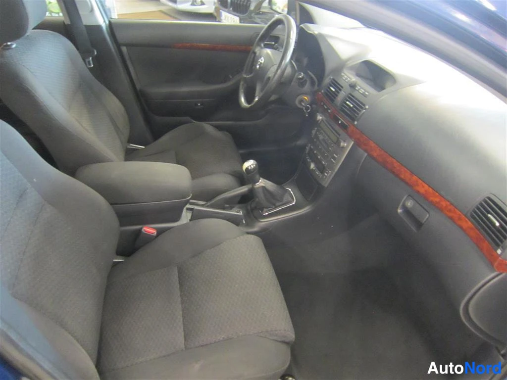 Sininen Toyota Avensis 2005, ohjaamo, kuva 12