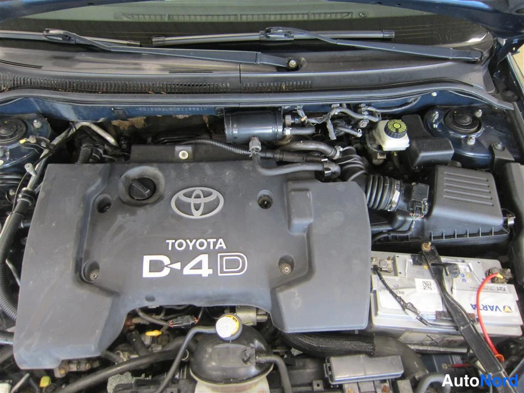Sininen Toyota Avensis 2005, moottoritila, kuva 16