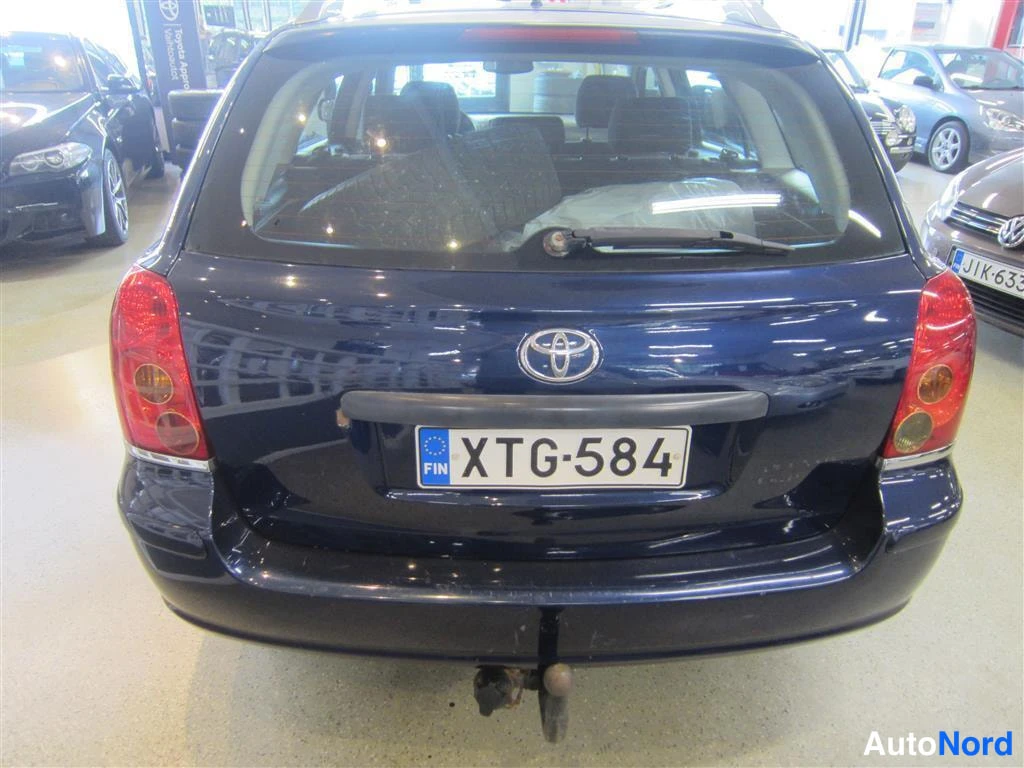 Sininen Toyota Avensis 2005, takaa, kuva 8
