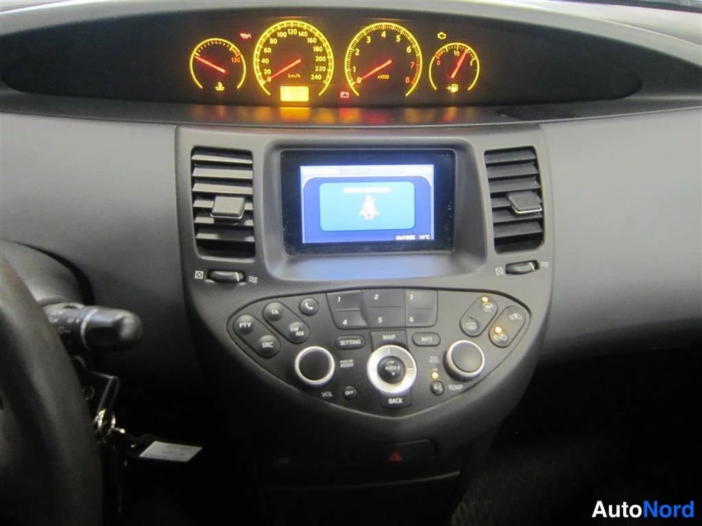 Punainen Nissan Primera 2005, ohjaamo, kuva 9