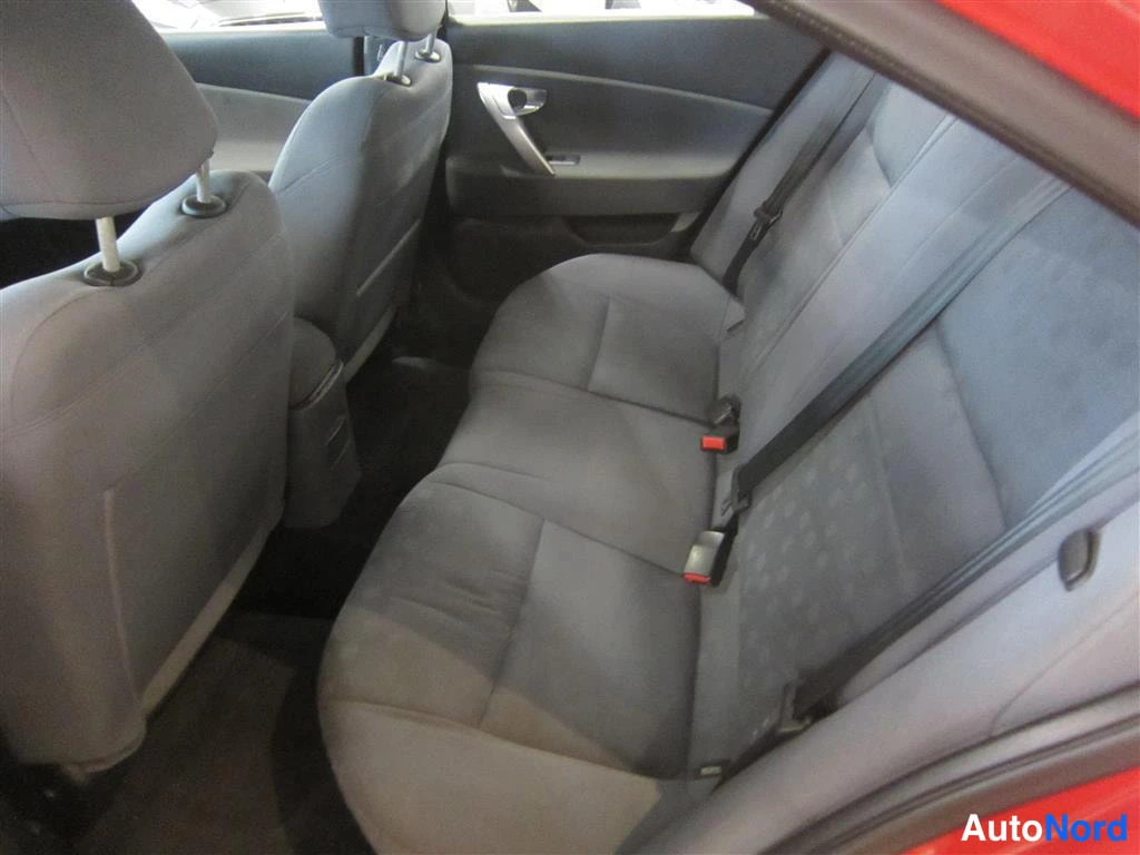 Punainen Nissan Primera 2005, takaistuimet, kuva 12