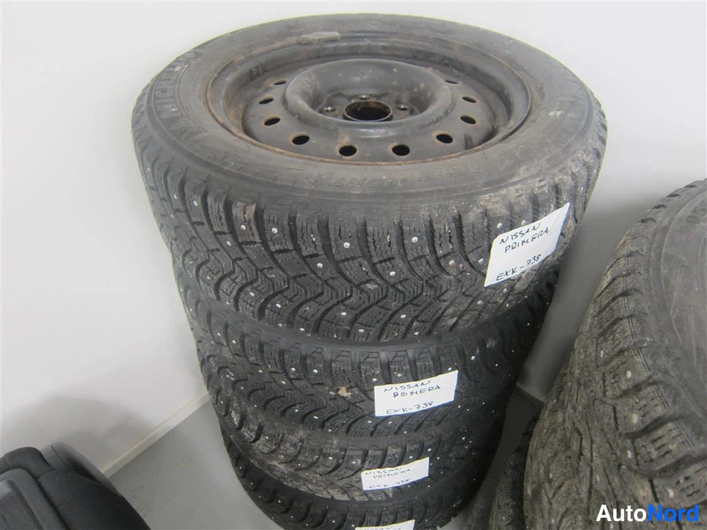 Punainen Nissan Primera 2005, yksityiskohta, kuva 20