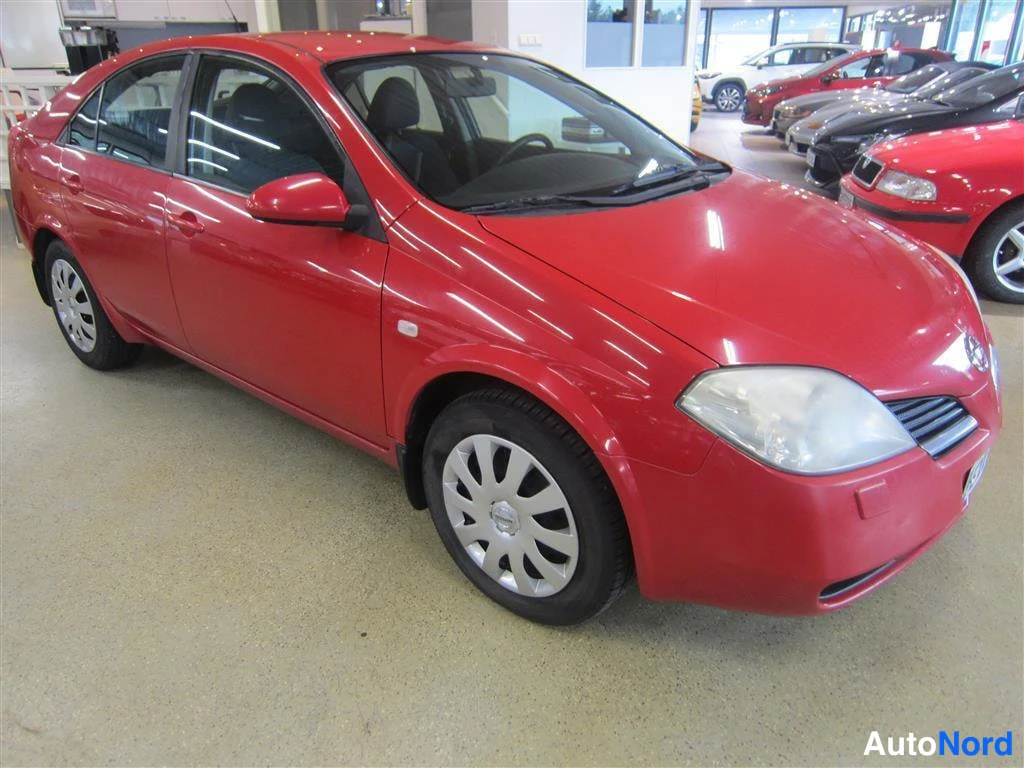 Punainen Nissan Primera 2005, etuviisto, keula oikealle, kuva 2