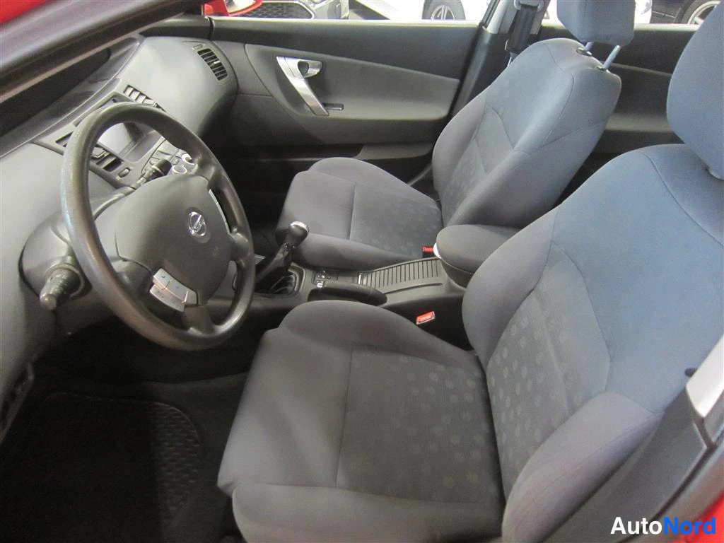 Punainen Nissan Primera 2005, etuistuimet, kuva 11