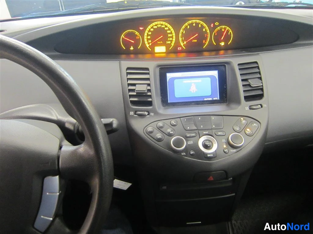 Punainen Nissan Primera 2005, ohjaamo, kuva 8