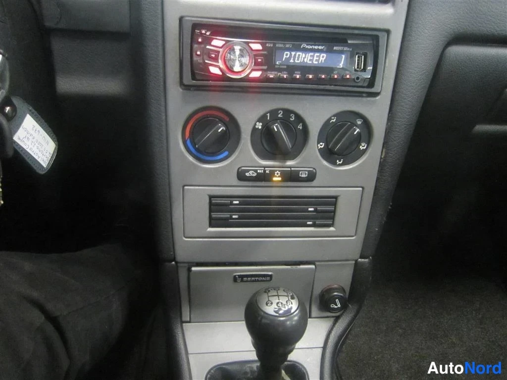 Vihreä Opel Astra 2000, yksityiskohta, kuva 16
