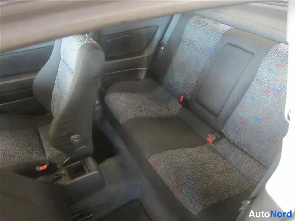 Vihreä Opel Astra 2000, takaistuimet, kuva 11