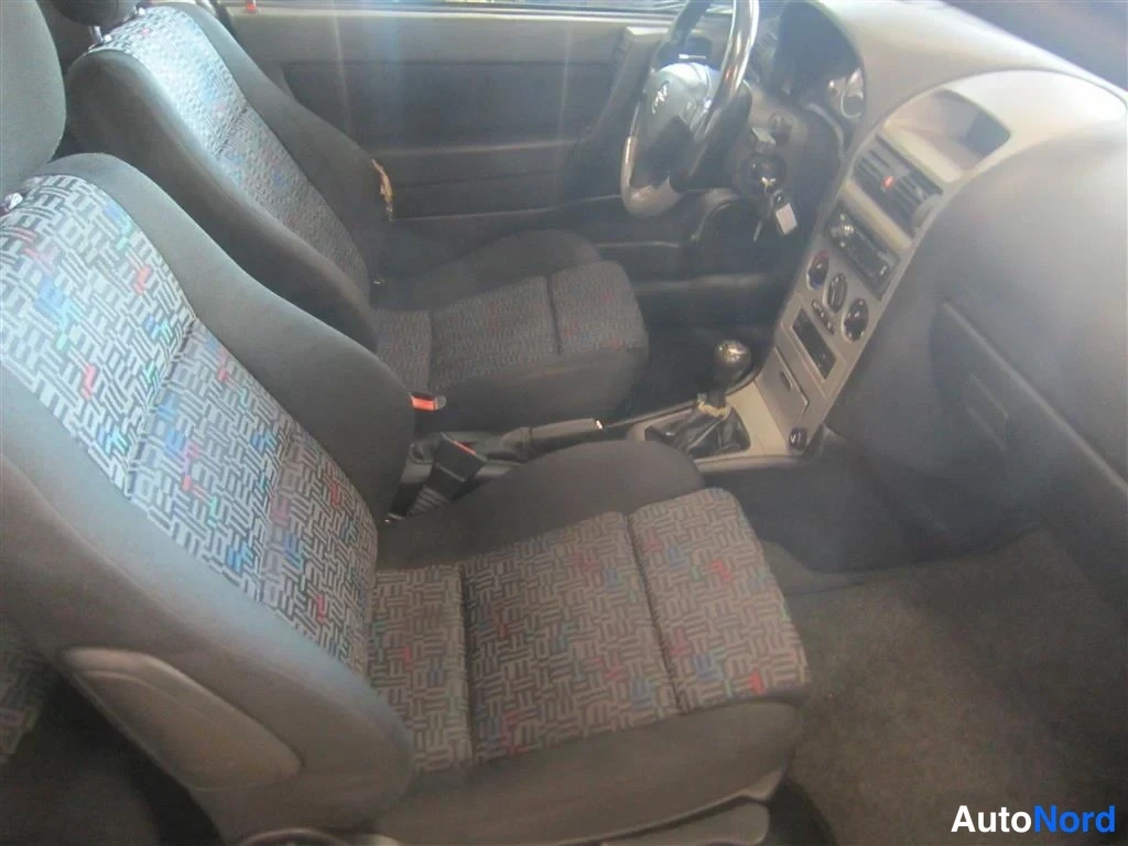 Vihreä Opel Astra 2000, etuistuimet, kuva 10