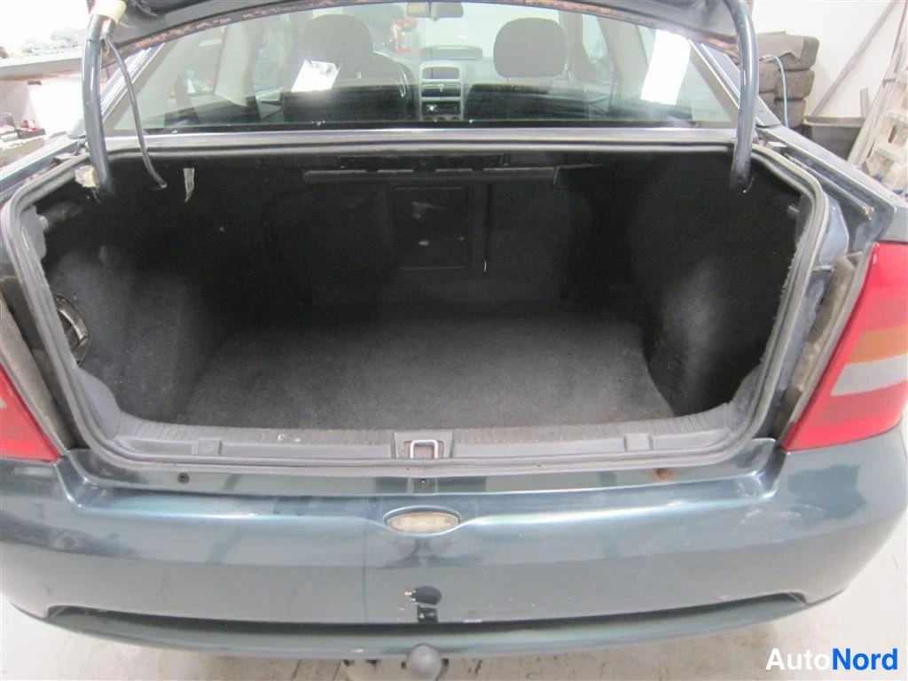 Vihreä Opel Astra 2000, tavaratila, kuva 13