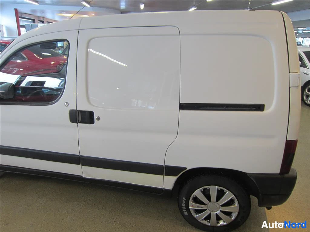Valkoinen Peugeot Partner 2002, sivulta, kuva 6