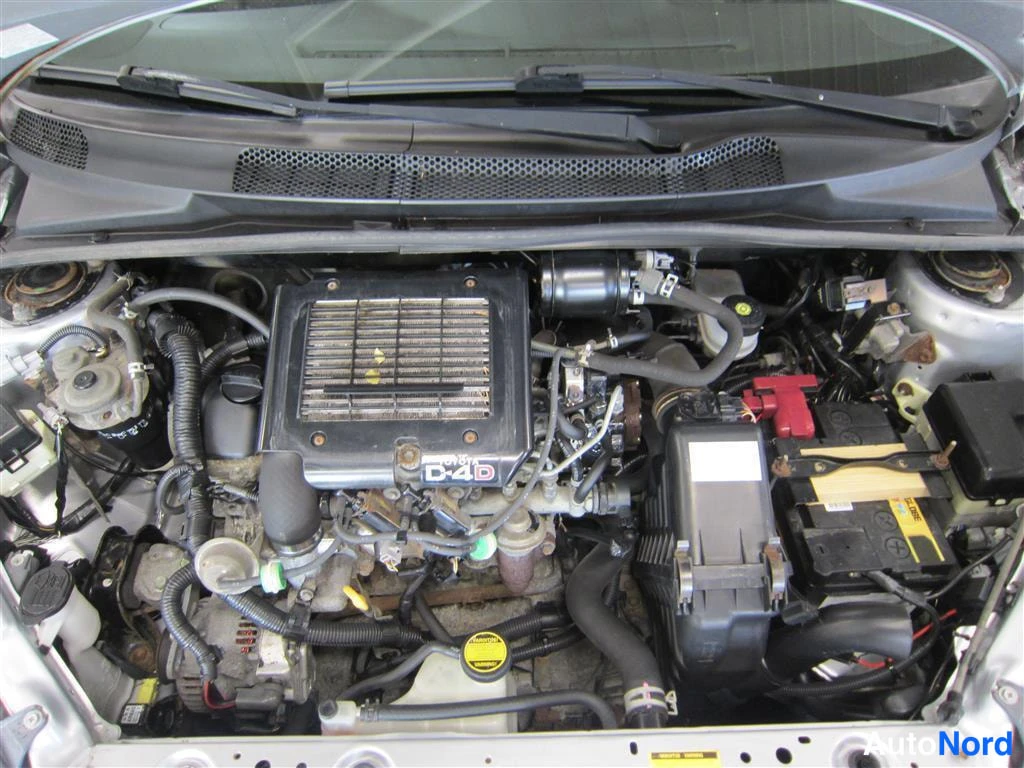 Hopea Toyota Yaris 2003, moottoritila, kuva 12