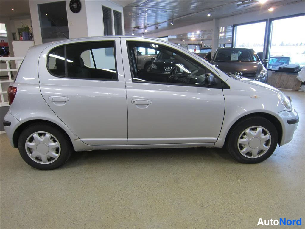 Hopea Toyota Yaris 2003, etuviisto, keula oikealle, kuva 3