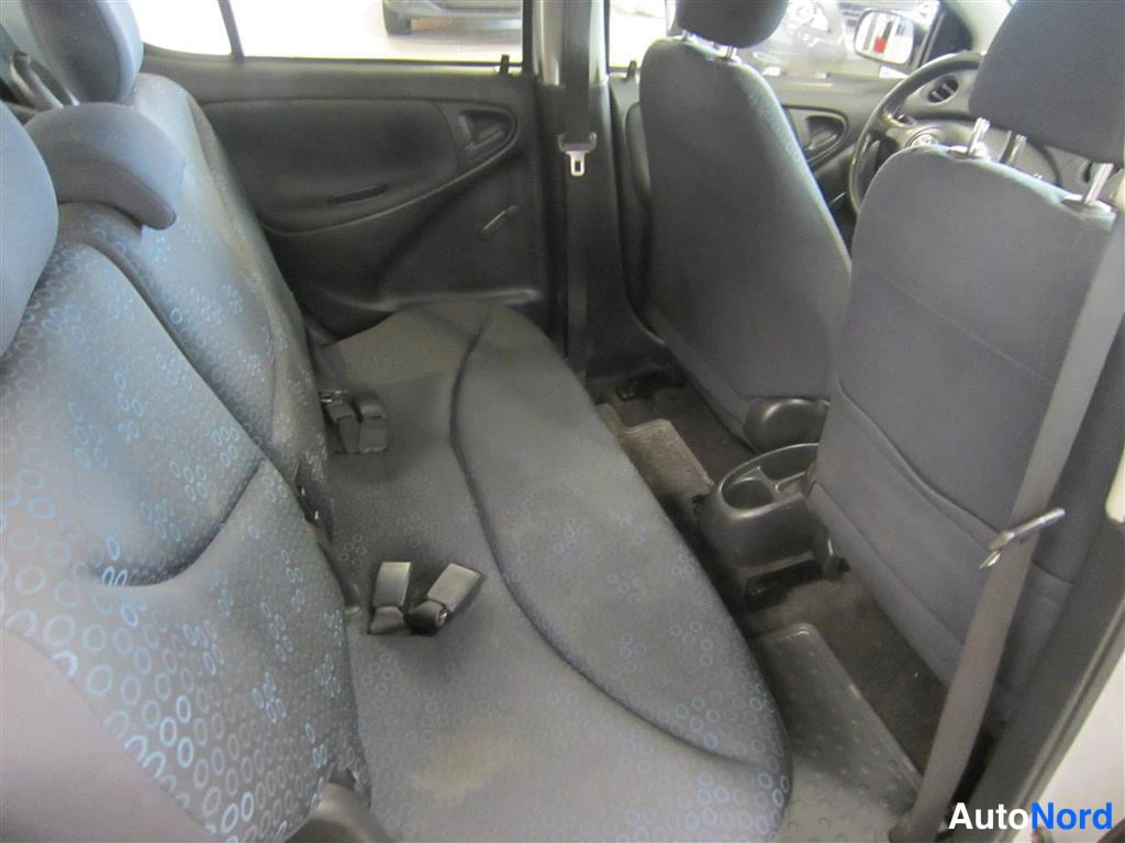 Hopea Toyota Yaris 2003, takaistuimet, kuva 10