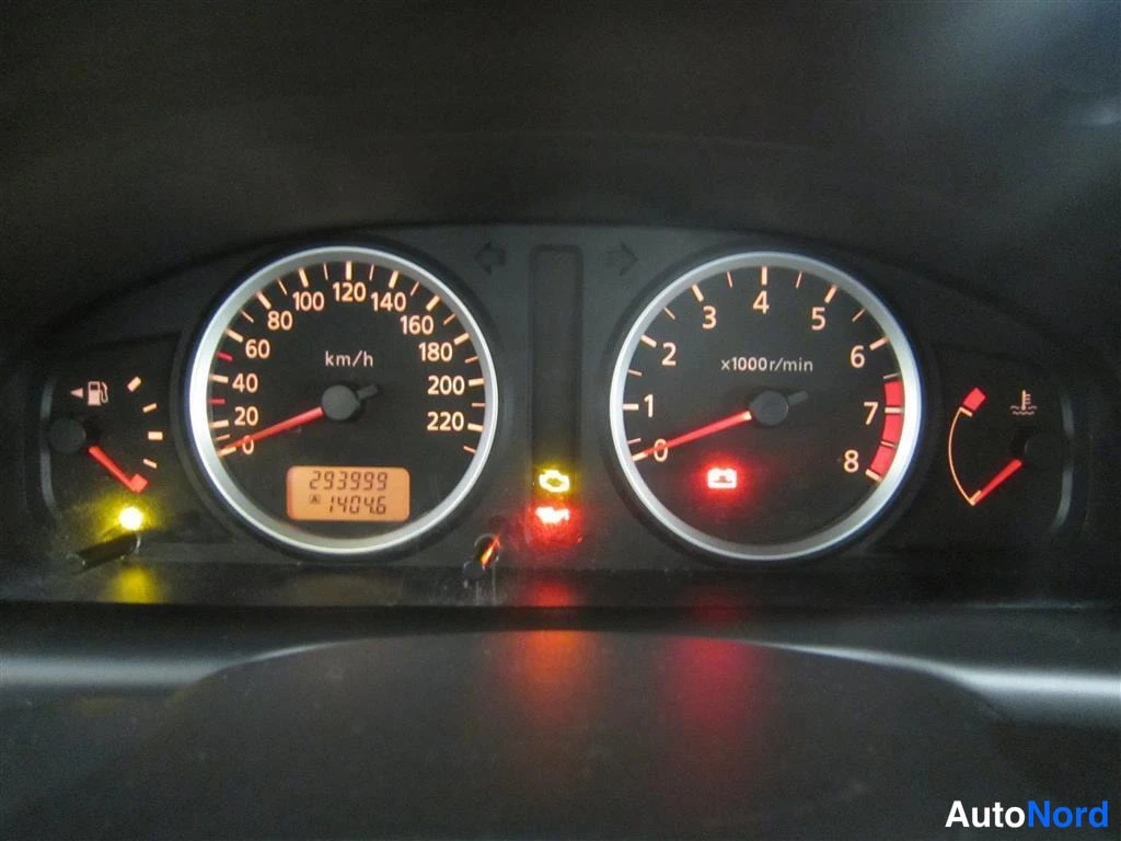 Sininen Nissan Almera 2005, yksityiskohta, kuva 15