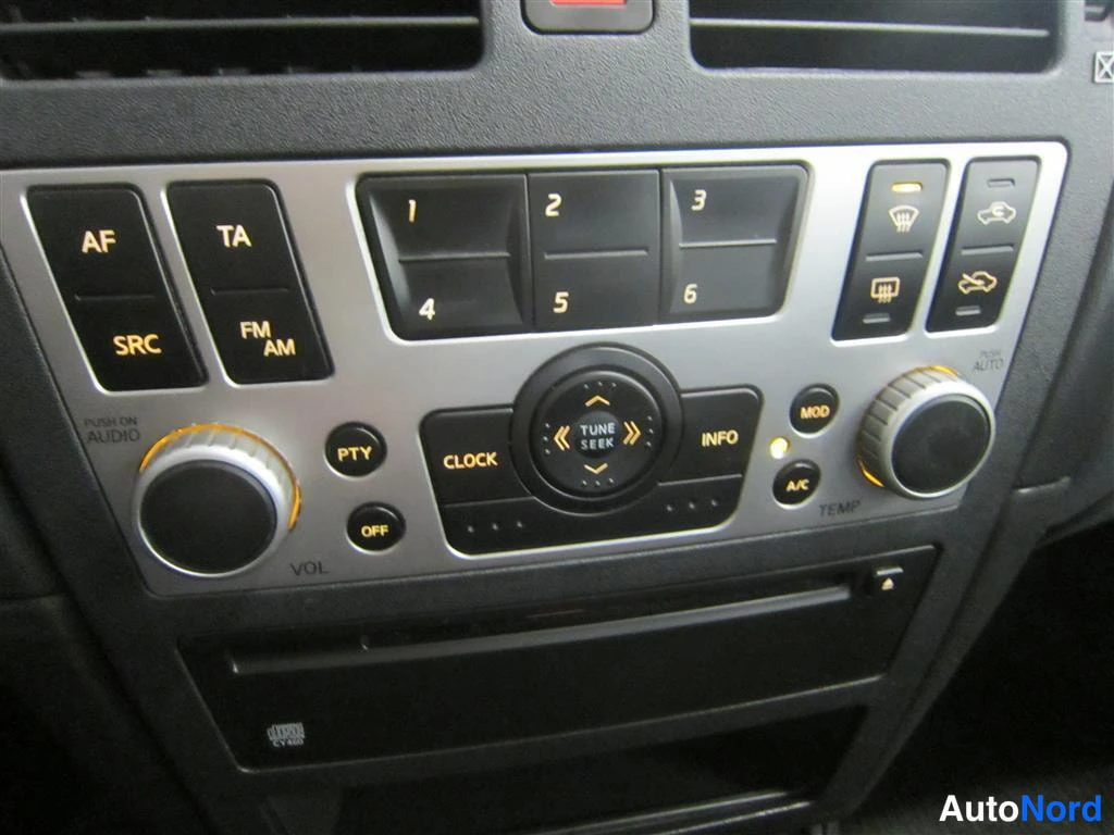 Sininen Nissan Almera 2005, yksityiskohta, kuva 17