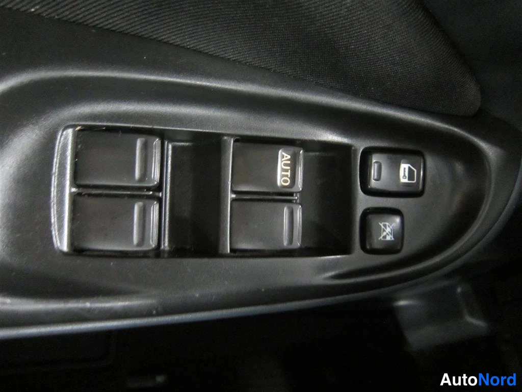 Sininen Nissan Almera 2005, yksityiskohta, kuva 18