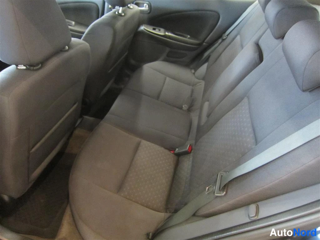 Sininen Nissan Almera 2005, takaistuimet, kuva 11