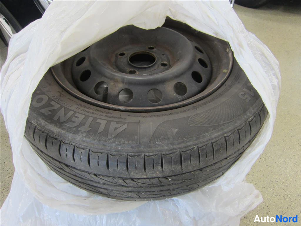 Sininen Nissan Almera 2005, yksityiskohta, kuva 21