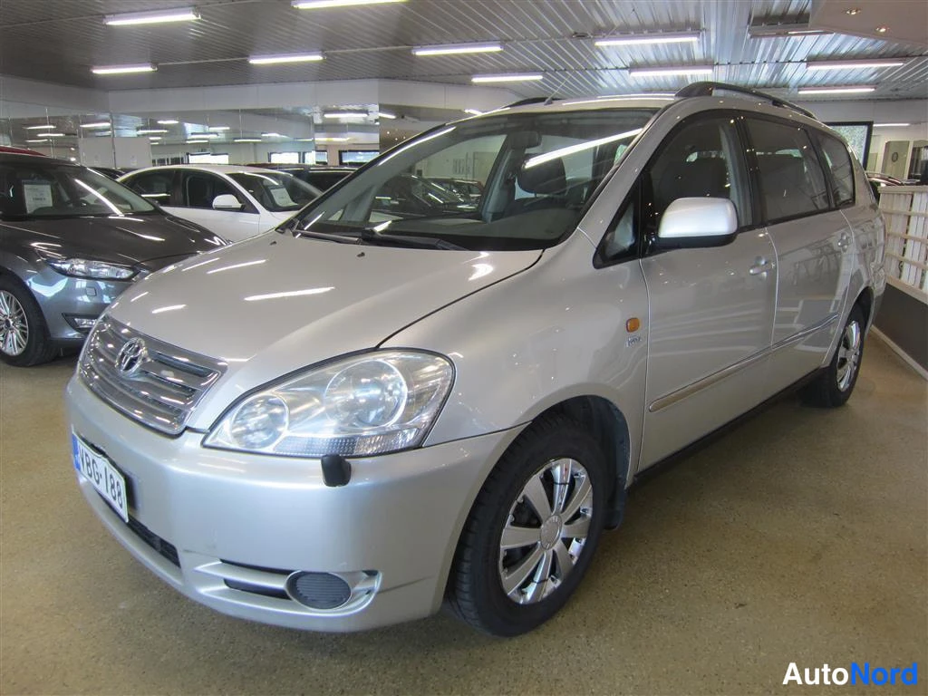 Toyota Avensis Verso 2003