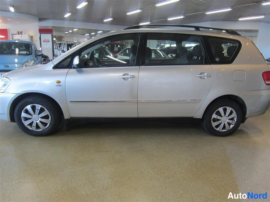 Hopea Toyota Avensis Verso 2003, etuviisto, keula vasemmalle, kuva 2