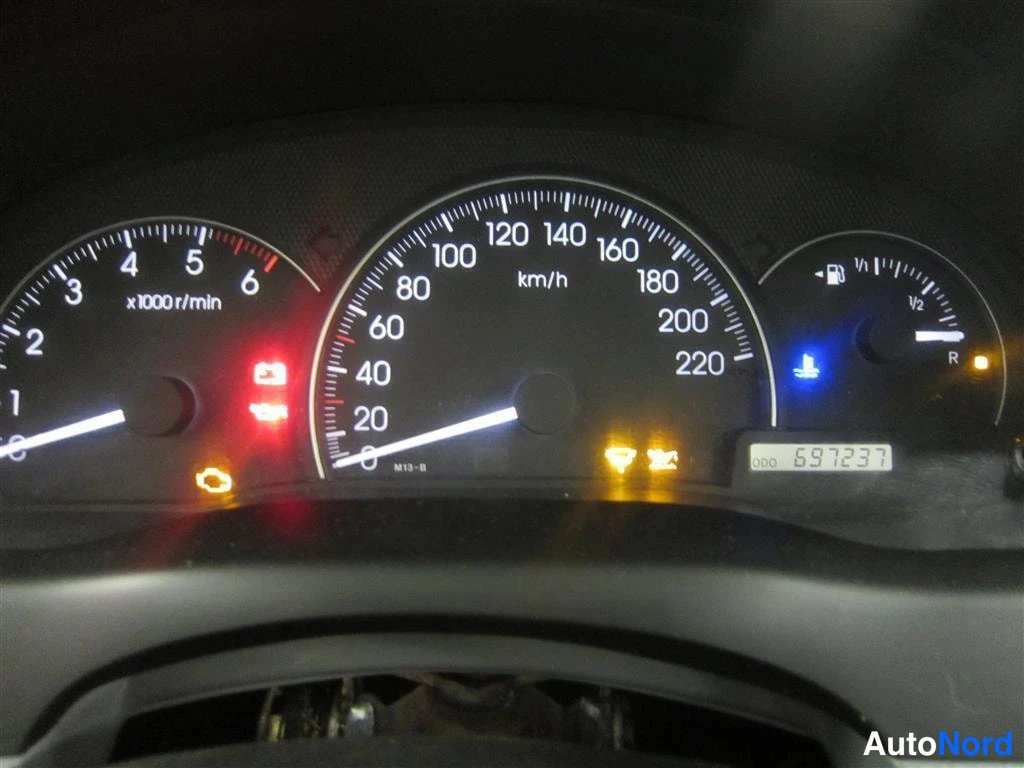 Hopea Toyota Avensis Verso 2003, yksityiskohta, kuva 17