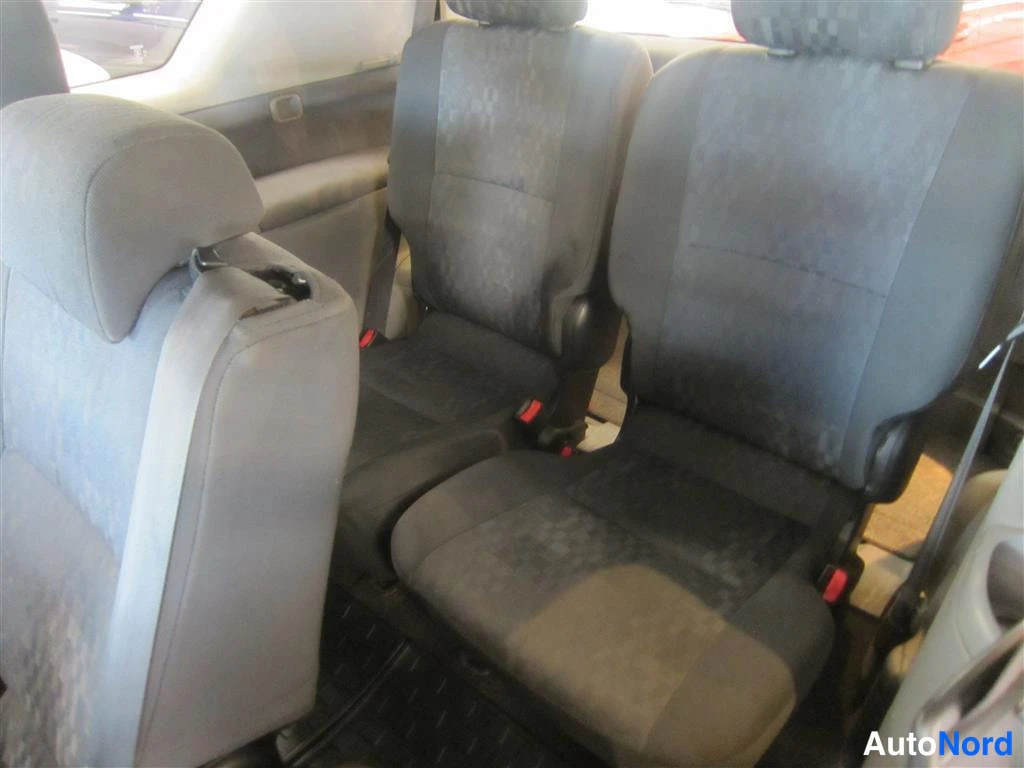 Hopea Toyota Avensis Verso 2003, takaistuimet, kuva 13