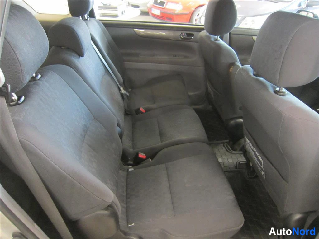Hopea Toyota Avensis Verso 2003, takaistuimet, kuva 14