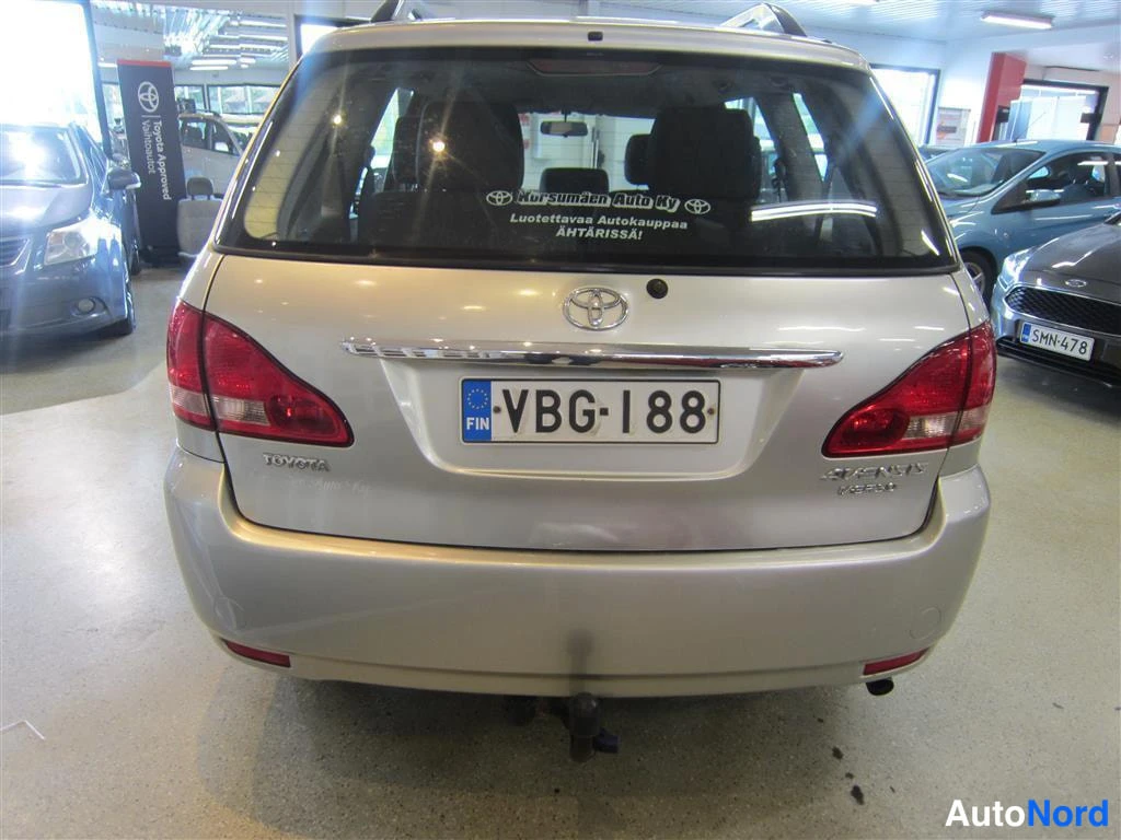 Hopea Toyota Avensis Verso 2003, takaa, kuva 8