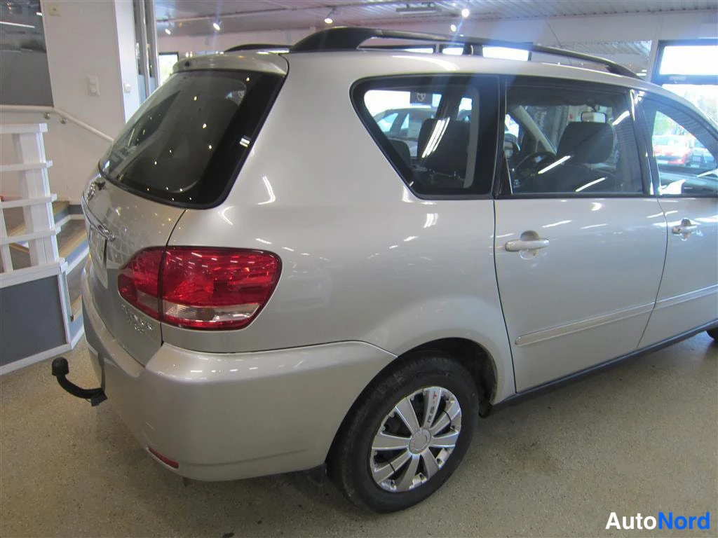 Hopea Toyota Avensis Verso 2003, takaviisto, kuva 7