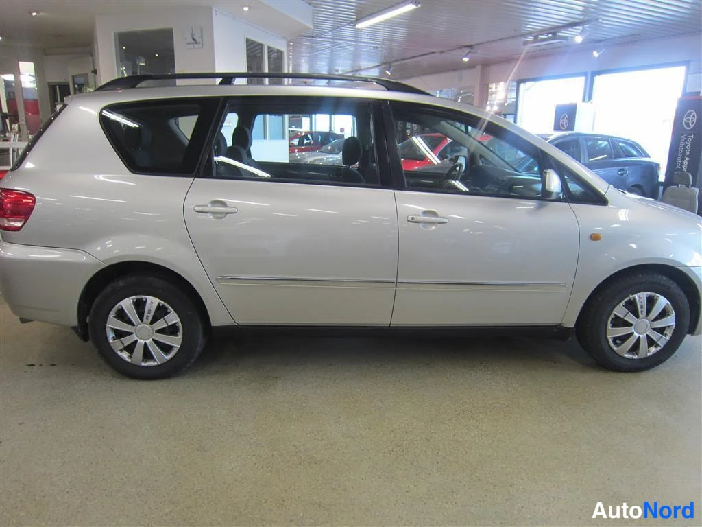 Hopea Toyota Avensis Verso 2003, sivulta, kuva 5
