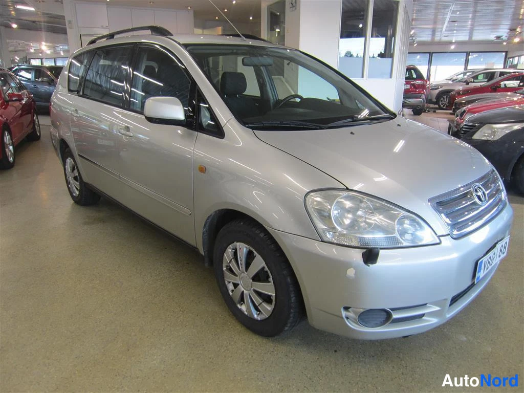 Hopea Toyota Avensis Verso 2003, etuviisto, keula oikealle, kuva 3