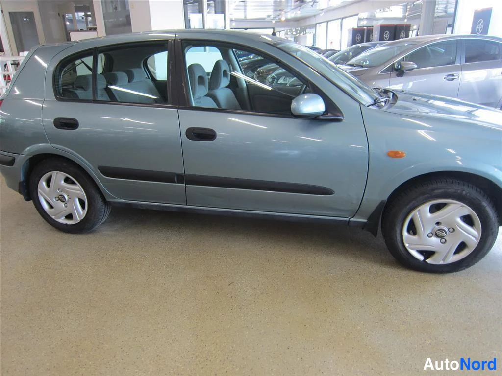 Vihreä Nissan Almera 2002, sivulta, kuva 3