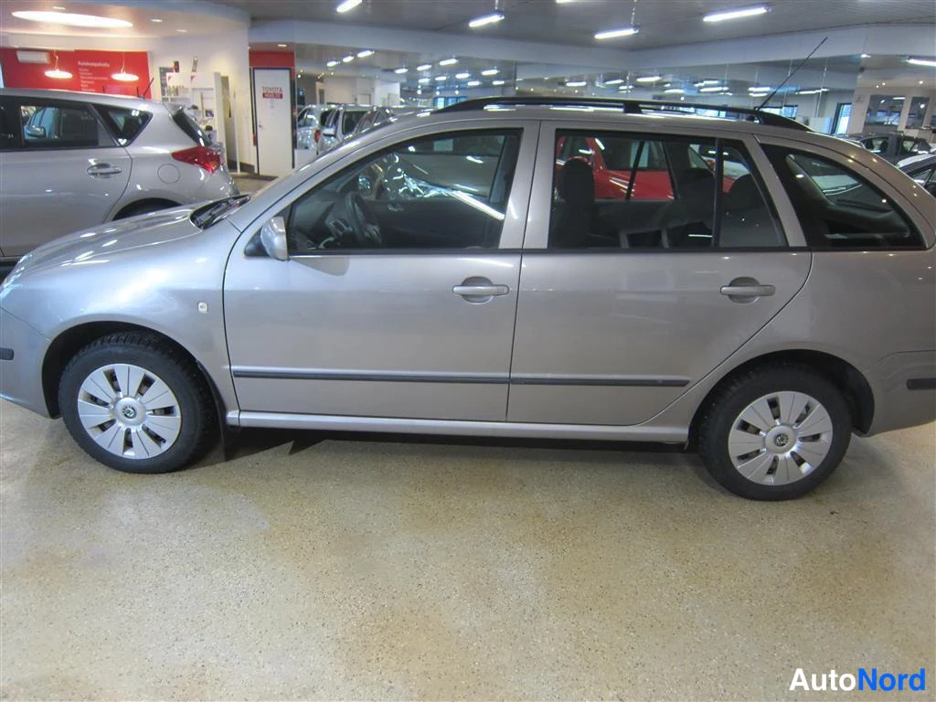 Beige Skoda Fabia 2007, sivulta, kuva 4