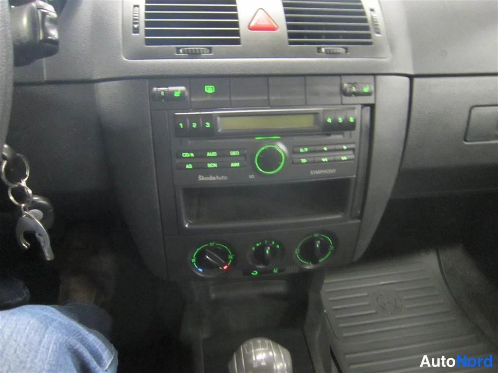 Beige Skoda Fabia 2007, ohjaamo, kuva 11