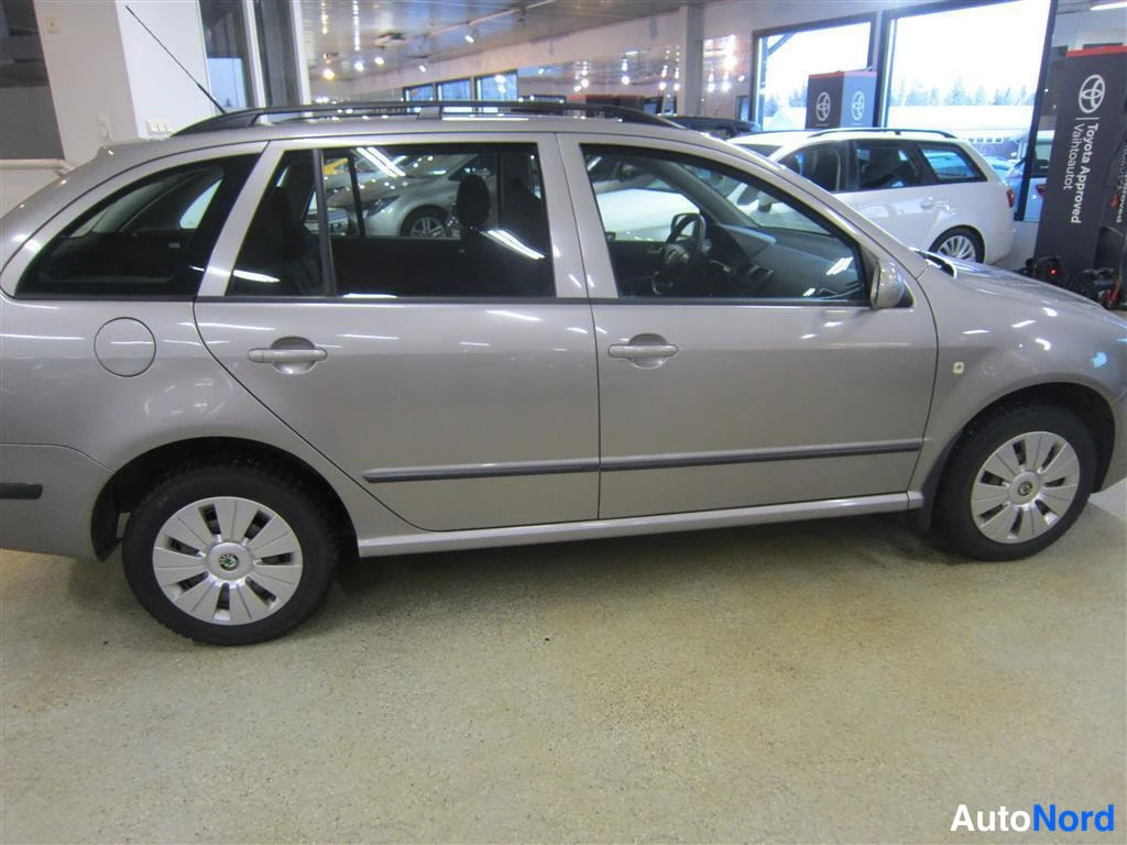 Beige Skoda Fabia 2007, sivulta, kuva 5
