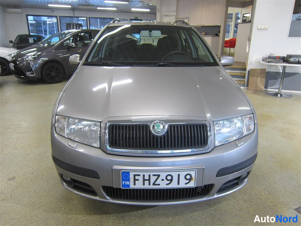 Beige Skoda Fabia 2007, edestä, kuva 3